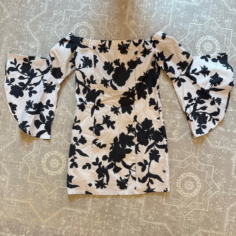 Jealous Tomato Mini Dress Womens Medium White Black Floral Bell Sleeve